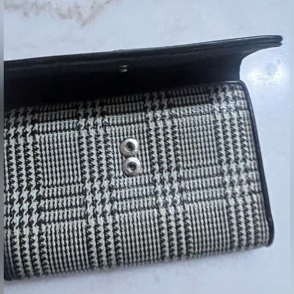 Tommy Hilfiger Black And cream Plaid Trifold Women’s Wallet With Card Holders - Picture 6 of 9